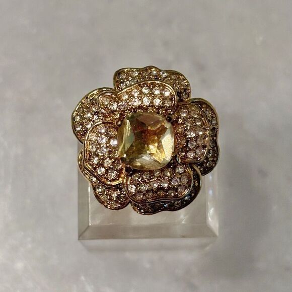 Vintage Stella & Dot Belle Fleur Flower Cocktail Ring Gold-tone Size 5.5 - Picture 4 of 5